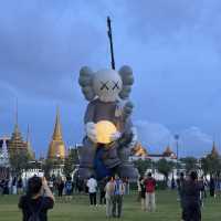 🎈KAWS Giant Sculpture Lands in Bangkok! | Free Public Art Exhibition