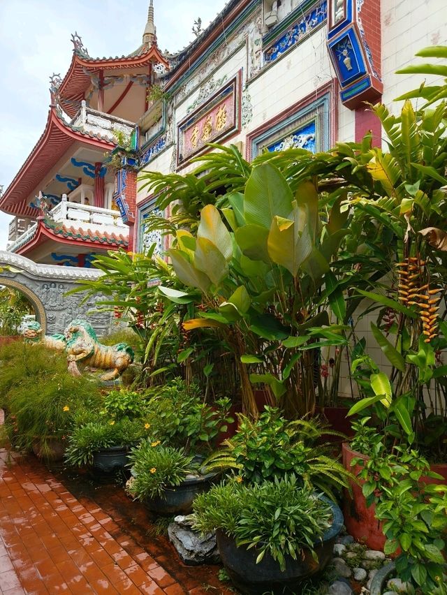 A Temple Escape Without Breaking the Bank