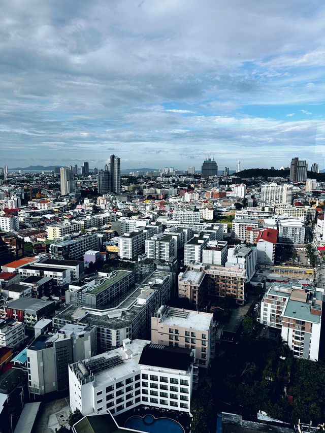 Premium accommodation in pattaya area with sea views