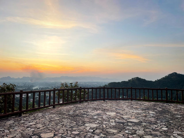 🌄☀️ มุมลับดูพระอาทิตย์ตก…ที่ปากแพรก 🌿 
