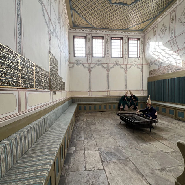 🕌🌊 Topkapi Palace: A Glimpse into Ottoman Grandeur