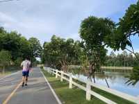 นั่งชมธรรมชาติสีเขียวที่สวนสาธารณะ “หนองเขียว“