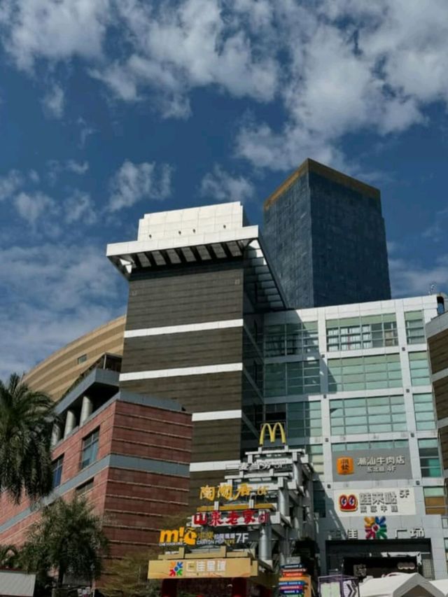 🇨🇳🛍️ Tianhe Tee Mall: Where Shopping Meets Style in Guangzhou! ✨🎒
