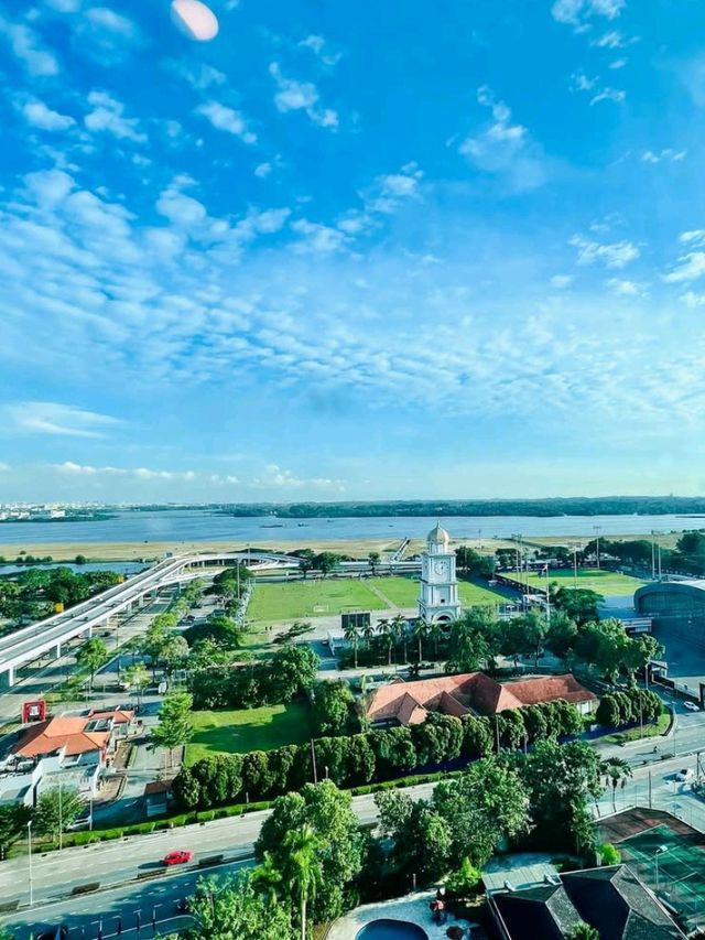 🌟 Stay by the Straits! Thistle Johor Bahru 🇲🇾