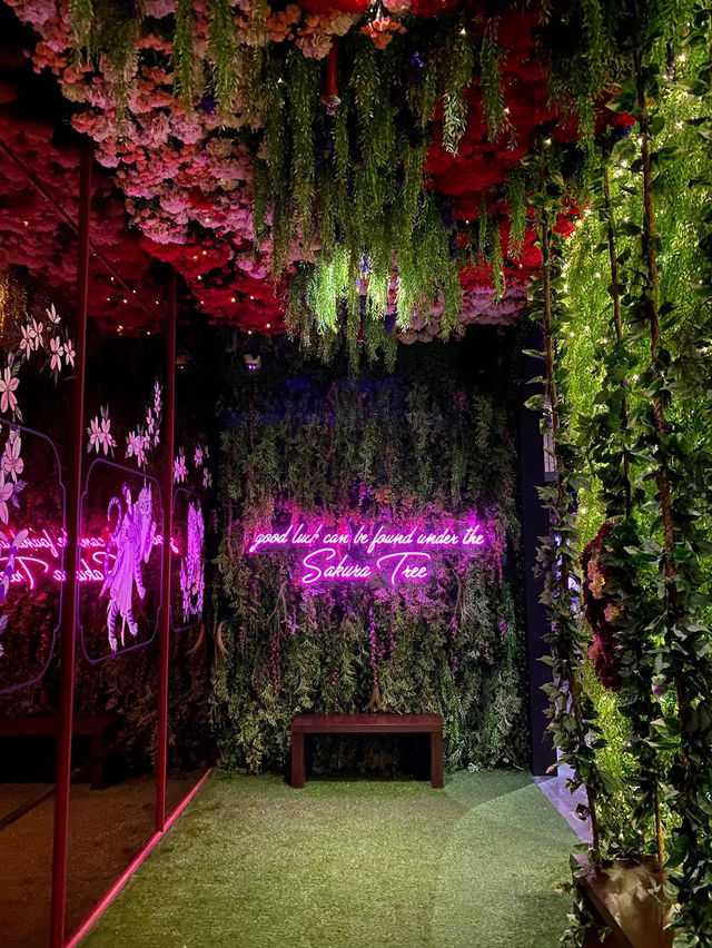 Night Bites & Neon Lights: FUHU’s Supper Scene Unveiled