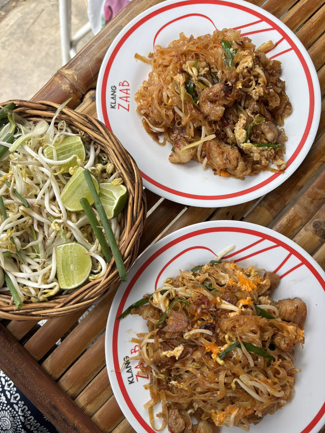 ป้าอ้อม ขั่วหมี่โคราช อร่อยเด็ดแนะนำค่ะ