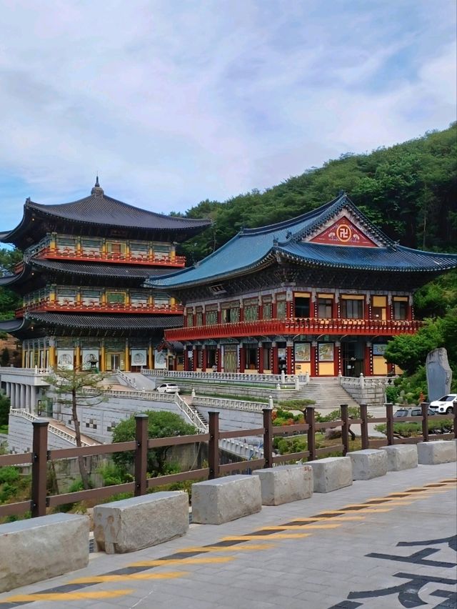 주말 나들이에 딱 어울리는 고요한 숲속 쉼터