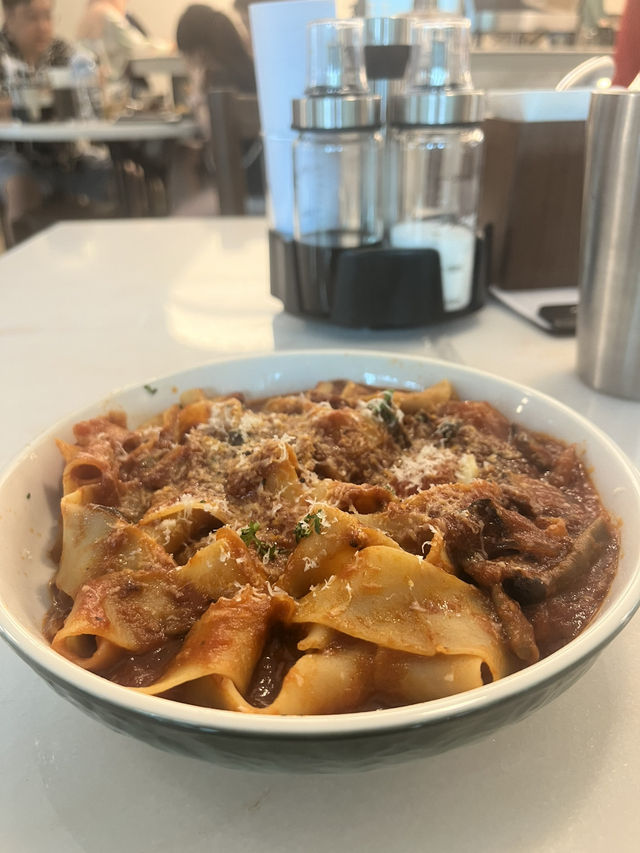 A First Taste at Guan’s Café – Where Tradition Meets Modern Comfort