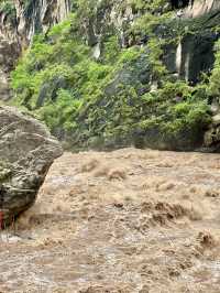 Carved by Time: A Journey into the Heart of Middle Tiger Leaping Gorge