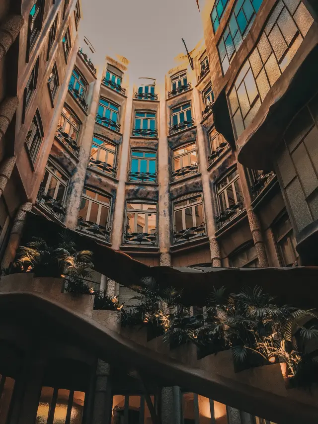 Waves of Stone – An Afternoon at Gaudí’s Casa Milà