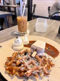 Chill Vibes at Summer Breeze Cafe