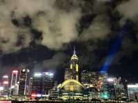  **🌃 香港必打卡！洋紫荊維港遊「幻彩詠香江」海上自助晚餐 🍽️✨**  