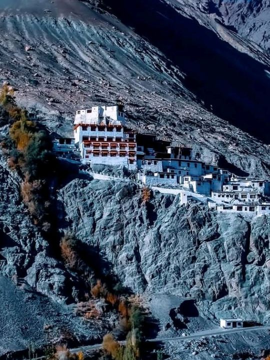 🏞️ Nubra Valley – The Desert in the Sky 🌄🐪