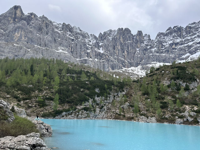 Lago di Sorapis – The Hidden Turquoise Lake of the Dolomites 🇮🇹🏞️