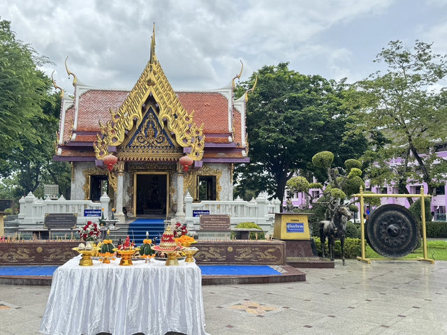 สักการะพระราชาผู้กอบกู้ชาติไทย 