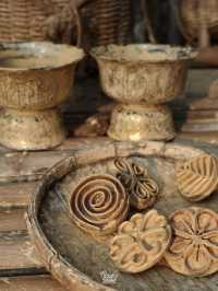 ชวนไปใส่บาตรพระล่องแพไม้ไผ่ เดินชิวหาของกินที่ตลาด