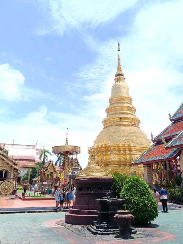 พระธาตุหริภุญชัย...จังหวัดลำพูน