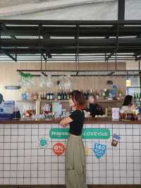【バンコク🇹🇭】ワイングラスにペイント🖌️お洒落なBar