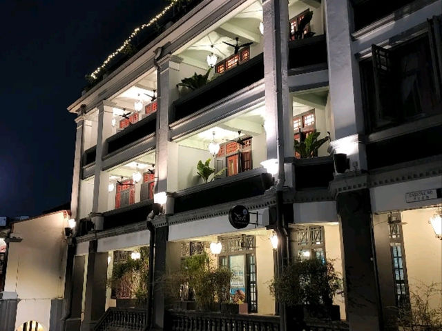 Bold, Glamorous & Boutique – A Romantic Hideaway at The Scarlet Singapore
