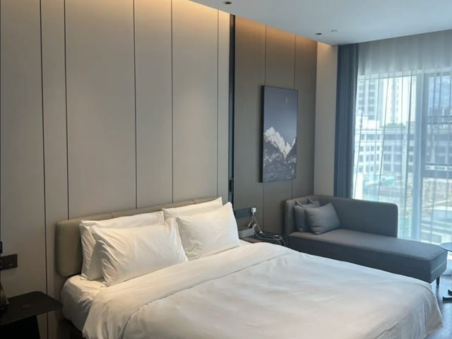 中山富華道岐步行街亞朵酒店