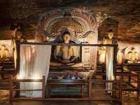 🏯✨ *Temple of the Sacred Tooth Relic (Sri Dalada Maligawa): Kandy’s Holiest Buddhist Shrine* 🦷🌸