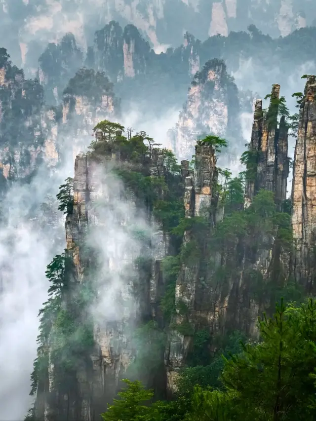 전설이 깨어나는 곳: 천문산의 신화와 장엄함