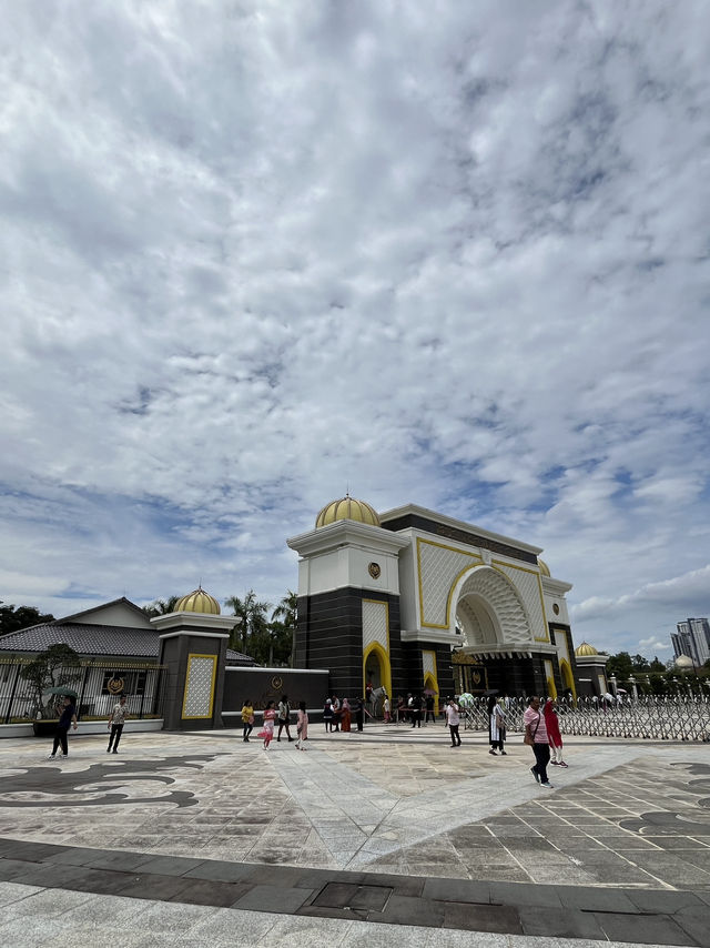 🇲🇾 A Moment of Remembrance at KL's National Monument 🕊️