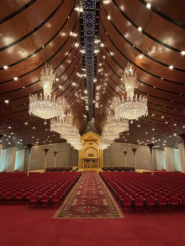 Golden Echoes of Royalty: A Walk Through Brunei’s Regal Legacy