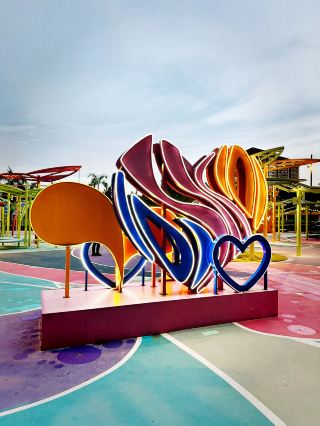 Một lối đi thư giãn với làn gió đêm và ánh sáng! Hãy đến The Symphony Walk East tại Trung tâm Thương mại IOI City