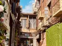 A Labyrinthine Alleyway Network of Artistic Discovery