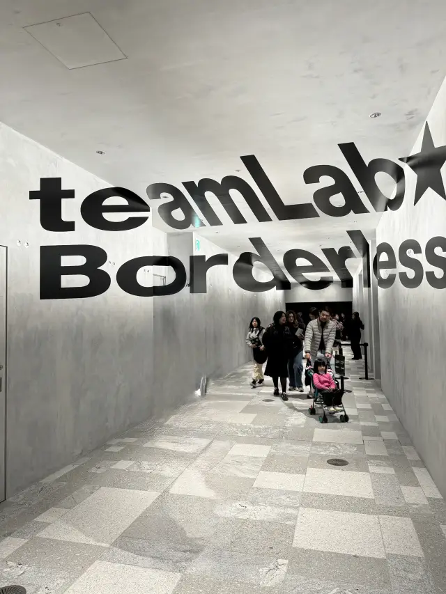 走進沒有邊界的花海：麻布台之丘 teamLab Borderless 的奇幻之旅 