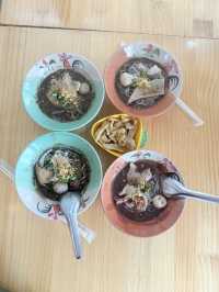 ก๋วยเตี๋ยวเรือ ป.ประทีป ปตท. บรม 97 อร่อยราคาดี
