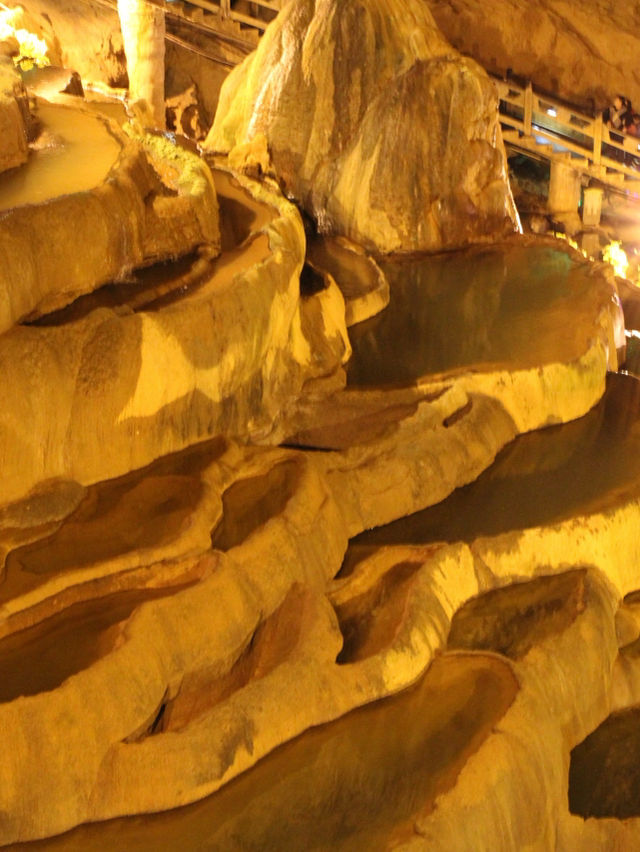 The Silent Watch of the 'Lion': How to Feel the Weight of Geological Time in an Underground Void?