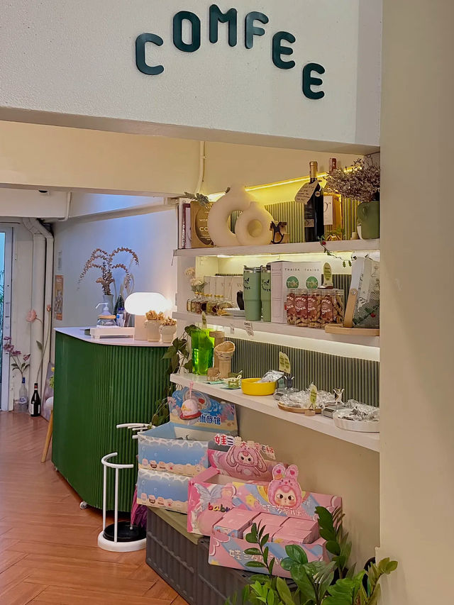 COMFEE คาเฟ่ภูเก็ต สไตล์มินิมอล
