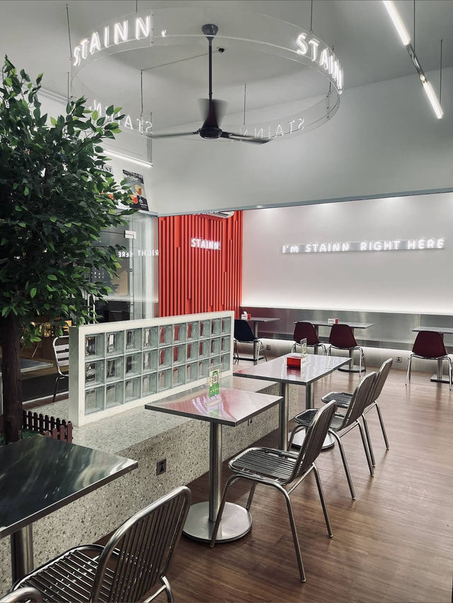 Stainn Cafe, Stylish Comfort with a Local Twist in Batam