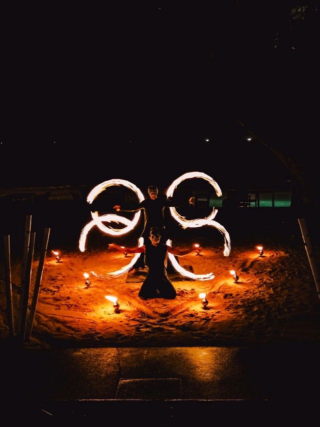 มาดูโชว์ควงกระบองไฟที่ภูเก็ต