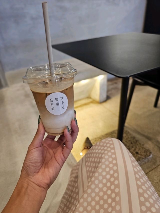 草原とコーヒーの邂逅 — 草千里珈琲焙煎所で自然を味わう一杯を