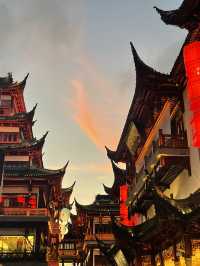 夜晚建築燈海下的人文風景🌃