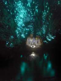 地底に広がる星空の世界へ—ワイトモ洞窟で出会う幻想の光景✨