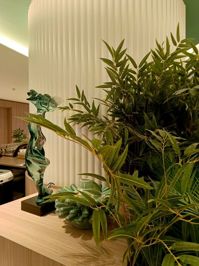 Kyra Lounge at Hong Kong International Airport Kyra Lounge at Hong Kong International Airport