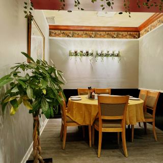 🍜 การหลีกหนีความวุ่นวายไปสัมผัสอาหารสุดมหัศจรรย์ของฉัน: ค่ำคืนที่ร้าน Chez Maxim Oriental