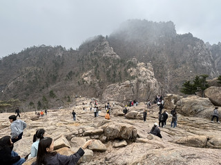🏔️ 韓國最壯麗國家公園！雪嶽山一日遊：搭纜車直達高峰，挑戰巨岩攀登，感受最震撼的山岳風景