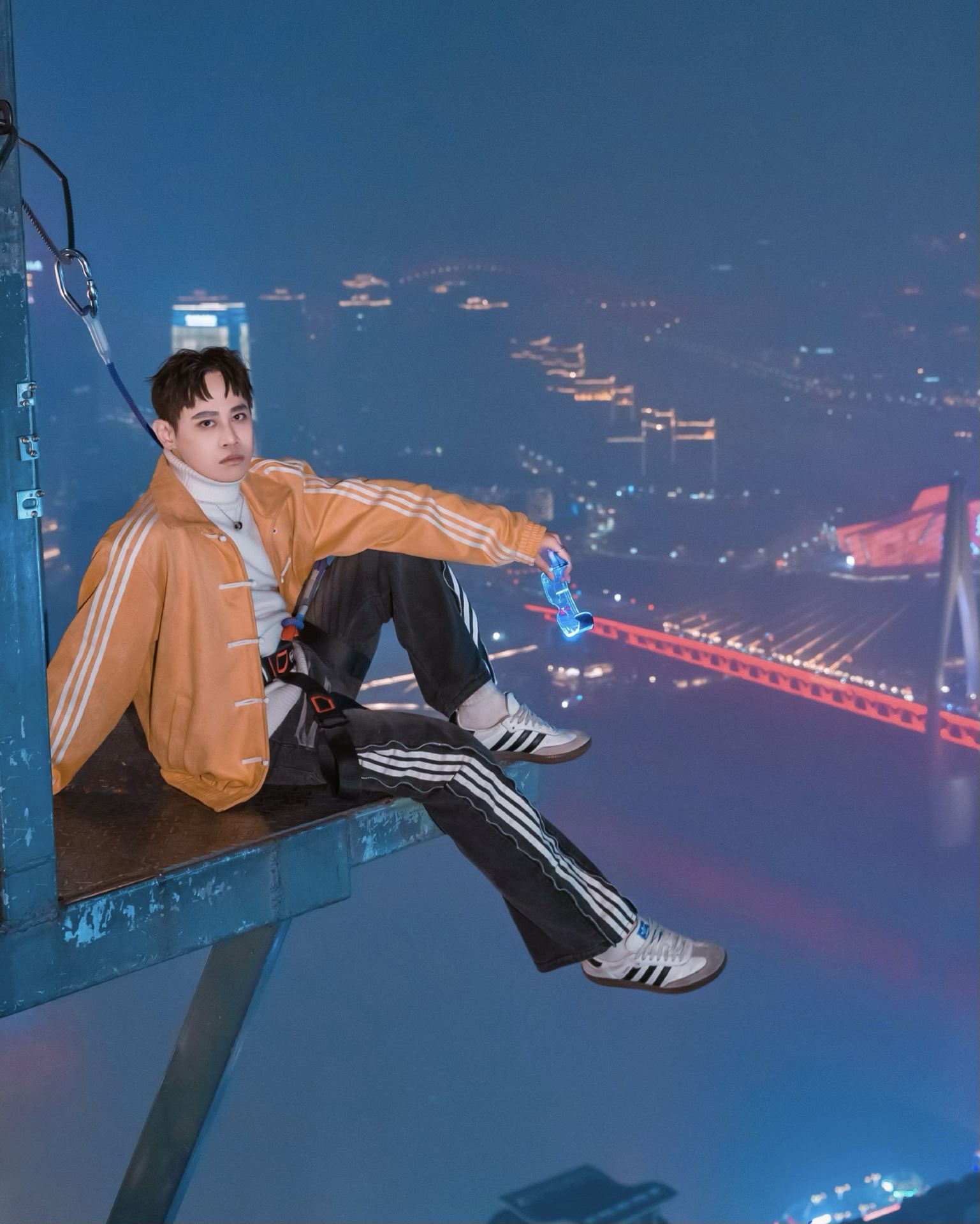 If you’ve been scrolling 小红书 (RedNote) or Douyin, you’ve probably seen this all over your feed. Safe to say… I got influenced. 😂

📍天台131
Address: 重庆市渝中区邹容路131号世贸大厦56楼

I found my photographer through 小红书, and booking was actually super easy. Just comment on their post, they’ll usually DM you, move everything over to WeChat, collect a deposit, then confirm your shoot date and timing.

There are loads of photographers to choose from, so don’t just book the first one you see. Have a look through their portfolio, editing style and packages. Some photographers even include cinematic videos too.

I went with the RMB398 package, which included the observation deck ticket, rope descent experience, 6 edited photos (精修), all the original photos, phone behind-the-scenes videos and props. Looking back, I honestly thought it was pretty worth it.

After the shoot, they’ll send you all the original photos first. You then choose however many edited photos your package includes (6 for mine), send them your selections, and they’ll 精修 them before sending the final edited versions back. Mine took around 1–2 days, which was much quicker than I expected.

When you arrive, you’ll collect a queue number, gear up with the safety harness and do a quick rehearsal with the photographer. They’ll teach you all the poses first, then… you wait.

For me, the wait was around 1.5 hours.

The funniest part? After waiting all that time, the actual shoot only lasted 3–4 minutes. 😂

One thing I wish someone had told me beforehand… stay focused once it’s your turn.

It’s an open rooftop, so there’ll probably be quite a crowd watching while you’re literally hanging over the edge. l Between trying not to panic, everyone looking at you, and the photographer firing pose after pose, it can get a little overwhelming. Just listen to your photographer, trust the process and don’t overthink it. Before you know it, it’s over.

I’d also recommend dressing for the occasion. Streetwear, techwear or darker outfits fit the cyberpunk vibe much better than just turning up in a plain tee and shorts.

For the best photos, try booking between 8pm and 10:30pm. After around 11pm, quite a few building lights start switching off, so the skyline doesn’t hit quite the same.

General Admission
· Observation Deck: RMB98
· Rope Descent: RMB168
· Combo Ticket: RMB198

I won’t lie… I was terrified before going over the edge. 😂 But the staff checked all the safety equipment, explained everything clearly and made sure I was comfortable before we started.

Would I wait 1.5 hours again for a 3–4 minute shoot?

Honestly… yes.

Not only did these end up being some of my favourite photos from my Chongqing trip, they also did surprisingly well on my social media.🤣 It became one of those posts where people kept asking me, “Where is this?”, “Is it real?” or “How did you even take these?”

Looking back, I think that’s what made it worth it. Besides coming home with some insanely cool photos, it also became one of the biggest conversation starters whenever people asked about my China trip.

If you’re heading to Chongqing and don’t mind waiting a little, I’d definitely recommend giving it a go.

#Chongqing #ChinaTravel