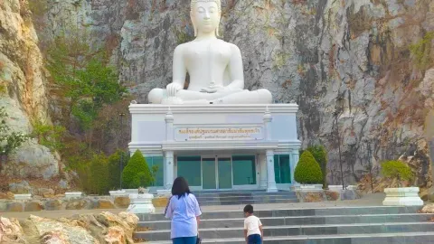 사라부리 왓 카오 웡 (나라이 동굴) ⛰️🌿 — traveler post in Phra Phutthabat
