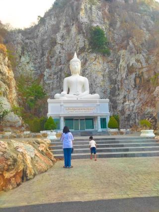 사라부리 왓 카오 웡 (나라이 동굴) ⛰️🌿