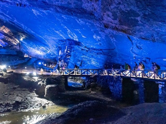 ท่องดินแดนมหัศจรรย์ใต้พิภพในถ้ำ Cave of Han