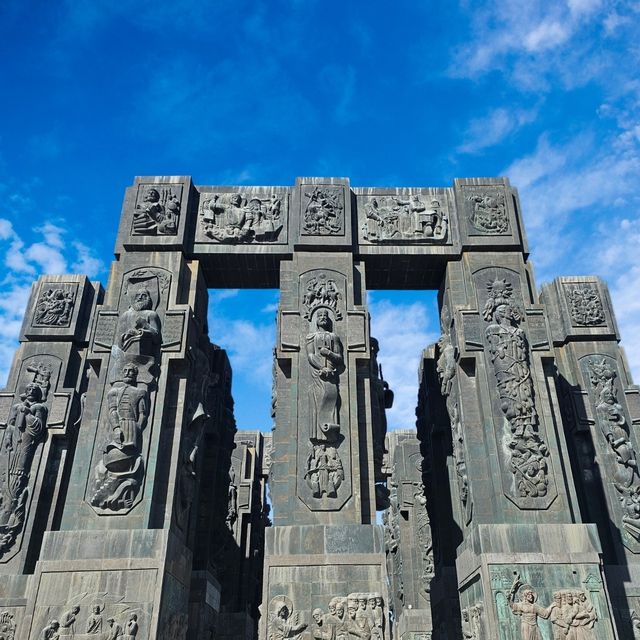 The Chronicle of Georgia – Tbilisi's Stone Giant🏛️