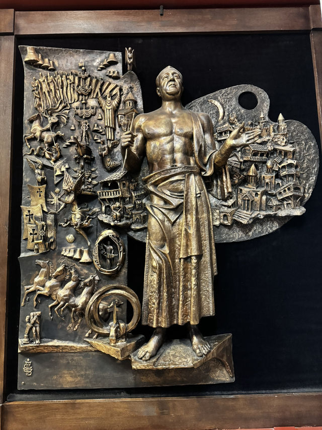 🎨 Unlock Your Eyes to Art: Gallery of Genius Zuraab Tsereleli Right in Moscow's Heart! 