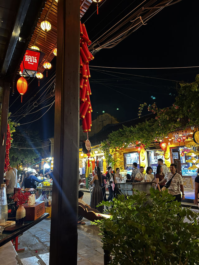 You are in restaurant, but feel like an historical museum! It’s possible in Hoi An