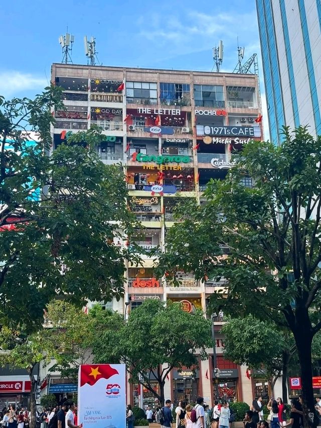 🇻🇳✨ “2 Days in Ho Chi Minh City: Pho, History & Rooftop Views Under $200”